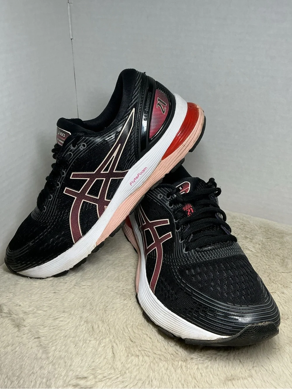 ASICS GEL-Nimbus 21 Women’s Running Shoes  Size 9 Black/Laser Pink  1012A156 EUC